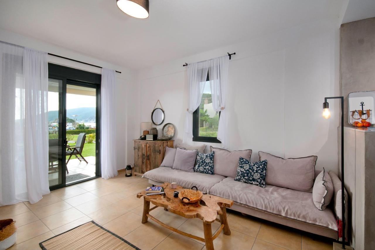 Seathon Seafront Beach Villa In Kalamitsi Buitenkant foto